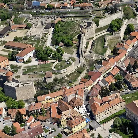 Borostyan Vendeghaz * Eger